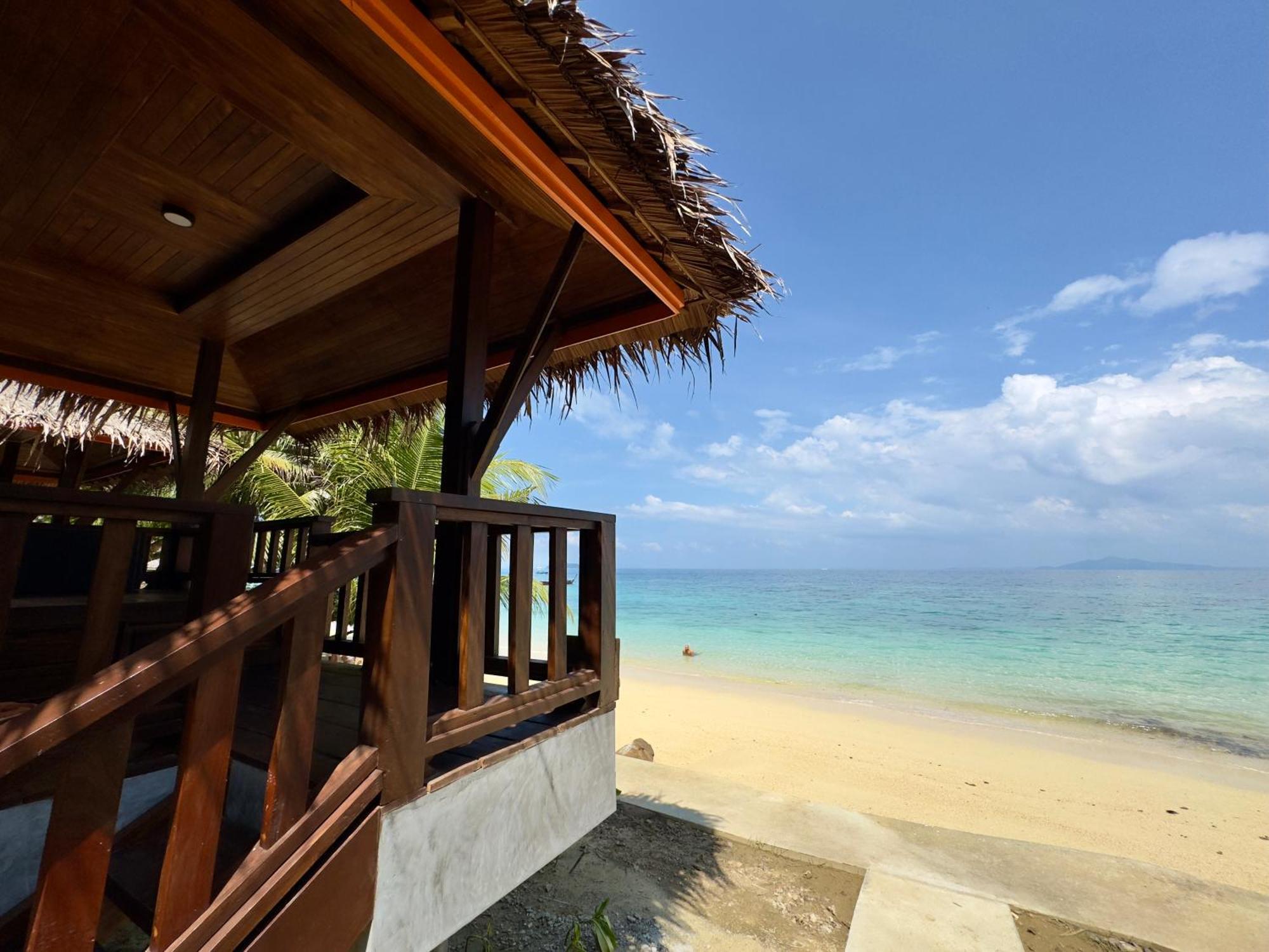 Phi Phi Relax Beach Resort Exterior photo